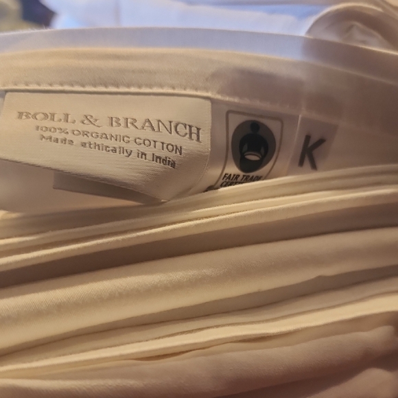 Luxurious Signature White Sheet Set - Picture 5 of 8